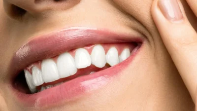 برق لب یا لیپ گلاس چیست؟ انواع لیپ گلاس+کاربرد