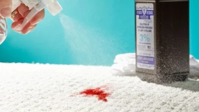 پاک کردن لاک از روی فرش و لباس: 7 روش کاربردی و آسان