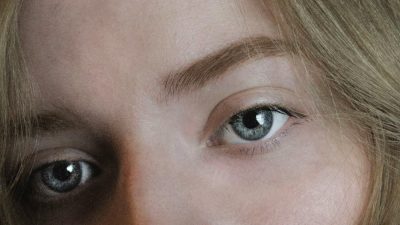 آمبره ابرو چیست و چه تفاوتی با میکروبلیدینگ دارد؟