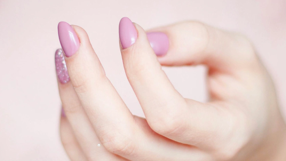 ایده های جدید کاشت ناخن مشکی با رنگ ها و طرح های مختلف