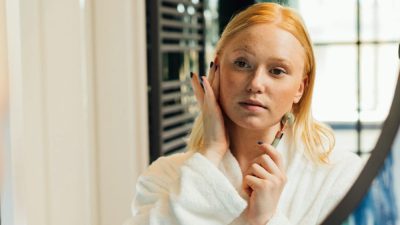 روتین پوستی چیست؟ روتین مراقبت از پوست روزانه و شبانه